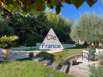 Detached House with Garden and Swimming Pool