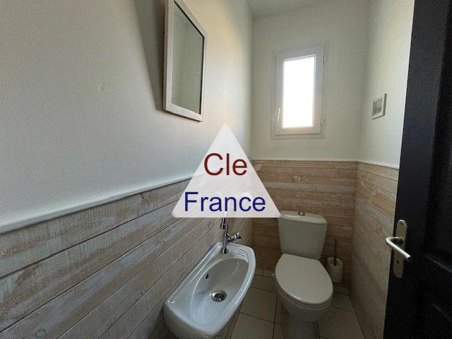 Detached House with Garden and Swimming Pool