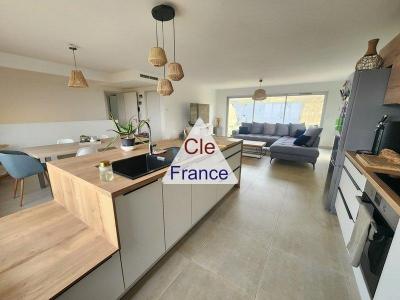 Contemporary Detached House with Garden