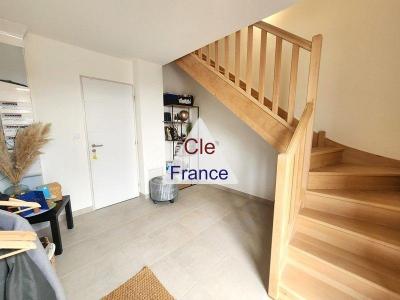 Contemporary Detached House with Garden