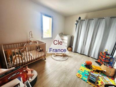 Contemporary Detached House with Garden