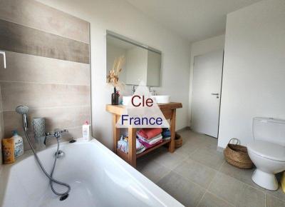 Contemporary Detached House with Garden