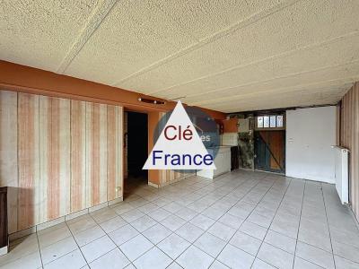 Detached House with Garden In Great Location