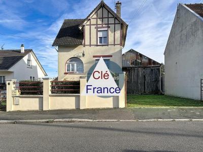 Detached House with Garden In Great Location