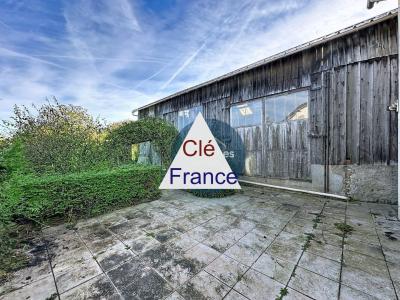 Detached House with Garden In Great Location