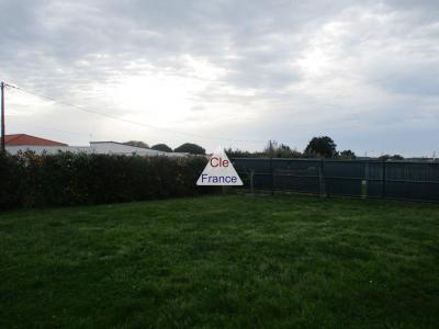 Modern Detached House with Garden
