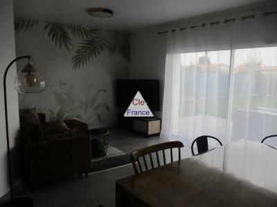 Modern Detached House with Garden