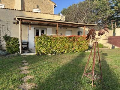 Lovely Villa with Pool in Parkland Gardens