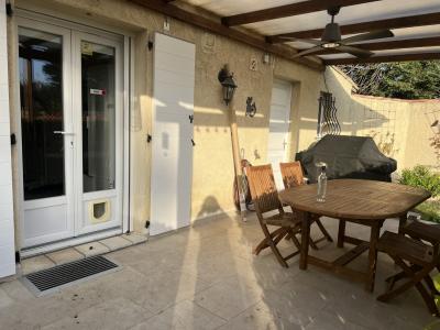 Lovely Villa with Pool in Parkland Gardens