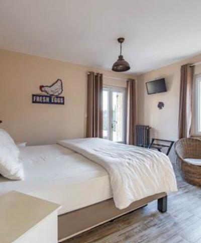 Lovely Villa with Pool in Parkland Gardens