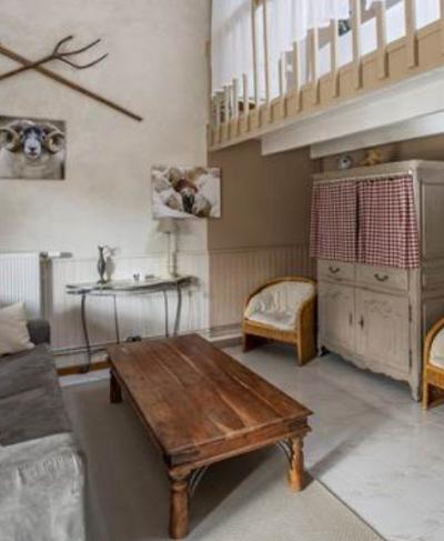 Lovely Villa with Pool in Parkland Gardens