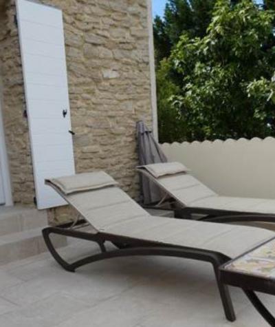 Lovely Villa with Pool in Parkland Gardens