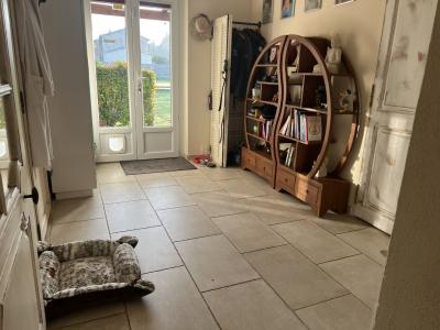 Lovely Villa with Pool in Parkland Gardens