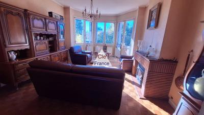 Detached House with Garden by the River