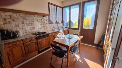 Detached House with Garden by the River