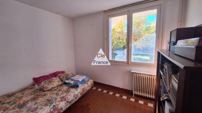 Detached House with Garden by the River