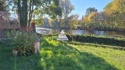 Detached House with Garden by the River
