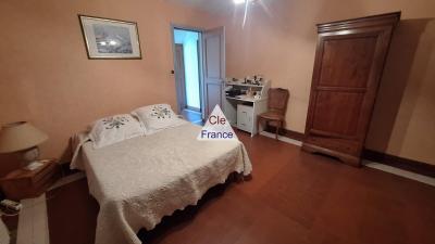 Detached House with Garden by the River