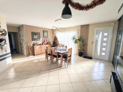 Contemporary Detached House with Garden