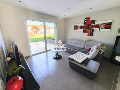 Contemporary Detached House with Garden