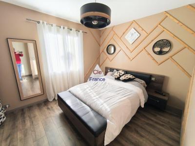 Contemporary Detached House with Garden