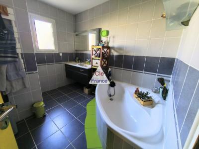 Contemporary Detached House with Garden