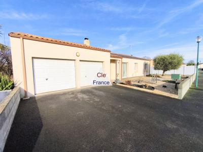 Contemporary Detached House with Garden