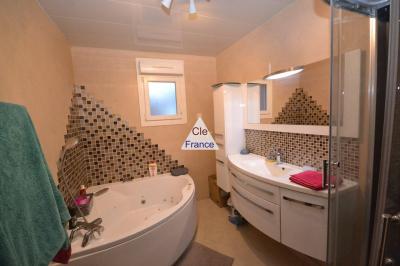 Detached House with Garden, Lovely Family Home