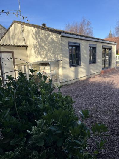 Modern Detached House with Garden