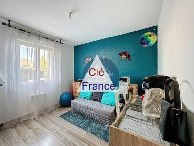 Detached House with Landscaped Garden