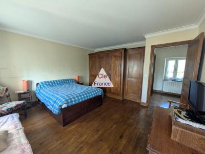 Manor House Style Property with Garden