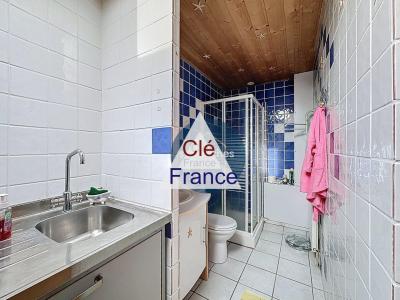 Contemporary Detached House with Landscaped Garden