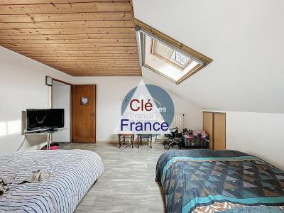 Contemporary Detached House with Landscaped Garden