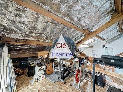 Contemporary Detached House with Landscaped Garden