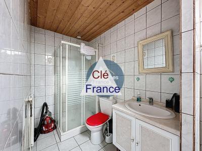 Contemporary Detached House with Landscaped Garden