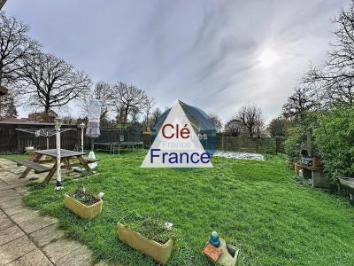 Contemporary Detached House with Landscaped Garden