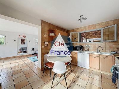 Contemporary Detached House with Landscaped Garden