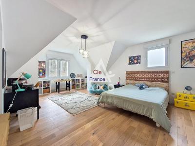 Recently Built Detached House with Garden