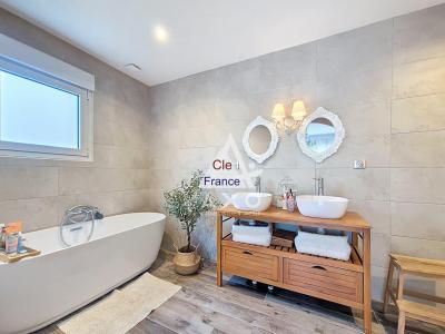 Recently Built Detached House with Garden