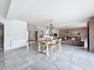 Recently Built Detached House with Garden