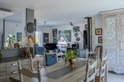 Detached House with Beautiful Landscaped Garden