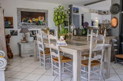 Detached House with Beautiful Landscaped Garden