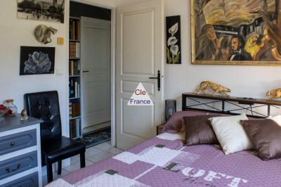 Detached House with Beautiful Landscaped Garden