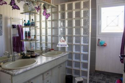 Detached House with Beautiful Landscaped Garden