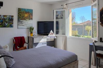 Detached House with Beautiful Landscaped Garden