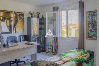 Detached House with Beautiful Landscaped Garden