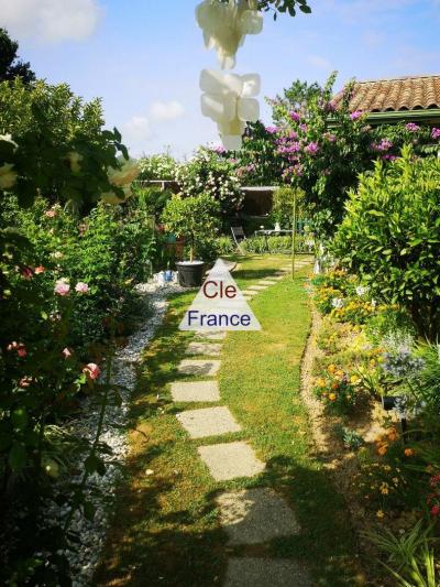 Detached House with Beautiful Landscaped Garden