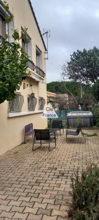 Detached House with Garden