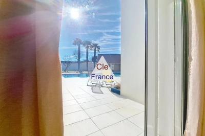 Contemporary Detached House with Swimming Pool