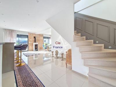 Detached House with Landscaped Garden